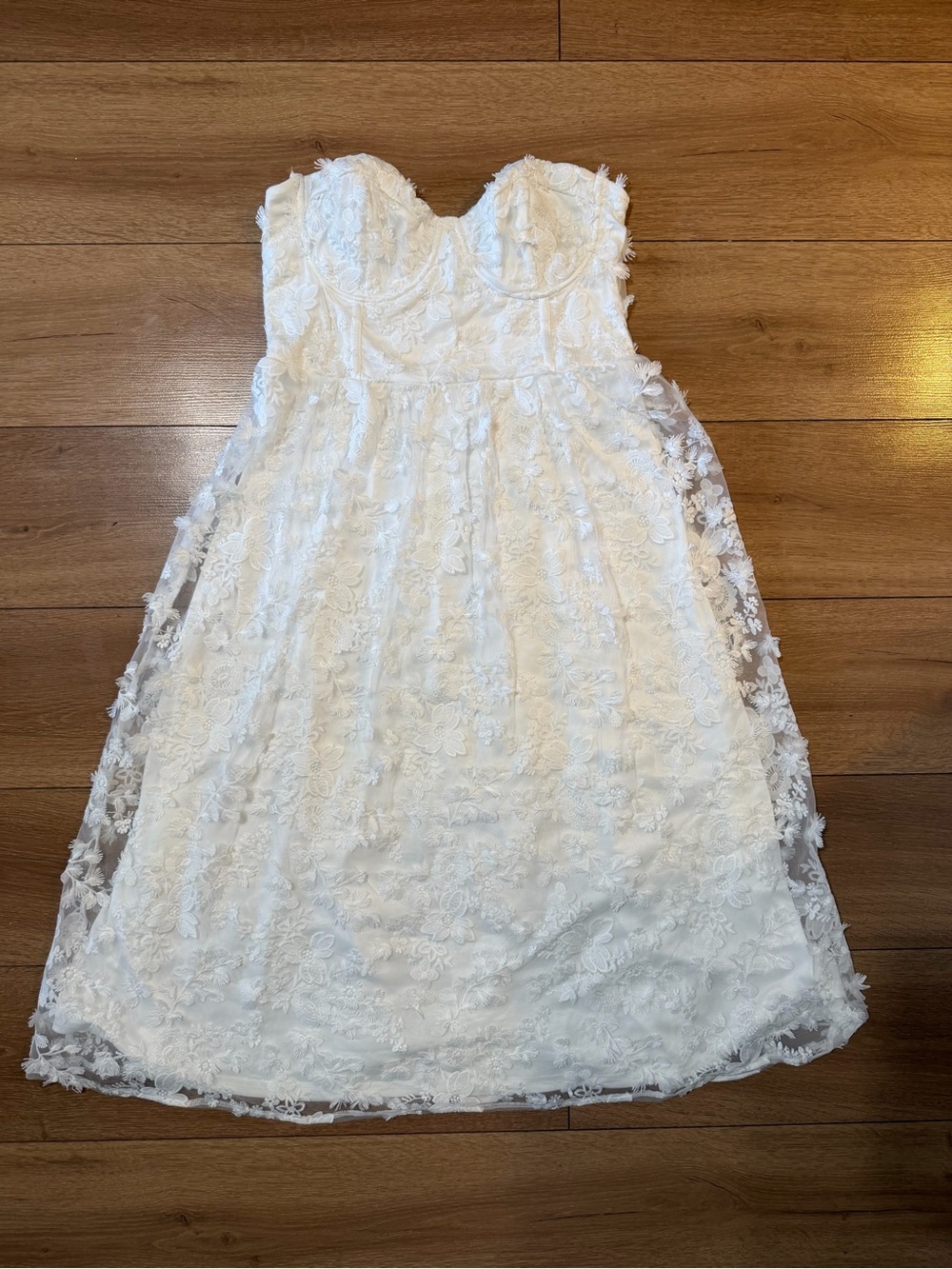 Lulu's White Strapless A-Line Lace Appliqué Wedding Dress